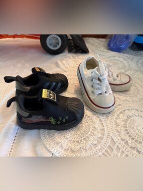 2 pairs of toddler shoes size 4